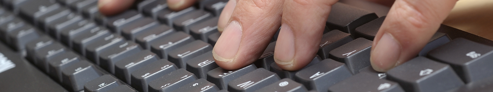 Finger auf einer Tastatur ©Feuerbach